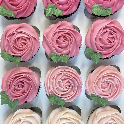 12 Simple Rosette Cupcakes
