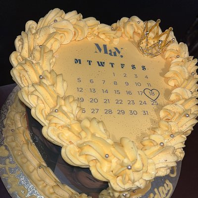 8” Calendar Cake