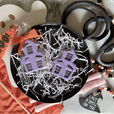 Haunted House Cookie With Bow