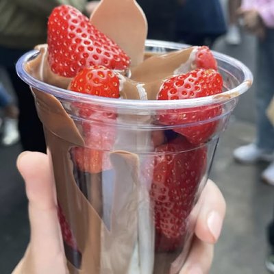 chocolate strawberry cup