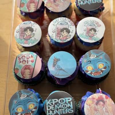 12 Themed Cupcakes 