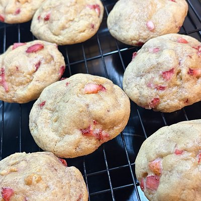(12ct.-Large) LOADED Strawberry Cheesecake Cookies