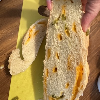 Artisan bread w/ Jalapeño & Cheddar 