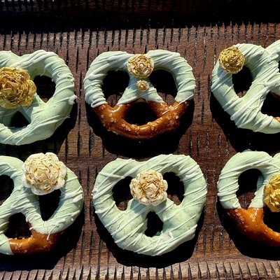 Custom Dipped Pretzels (1 Dozen)