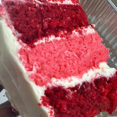 Red Velvet Strawberry Cake 