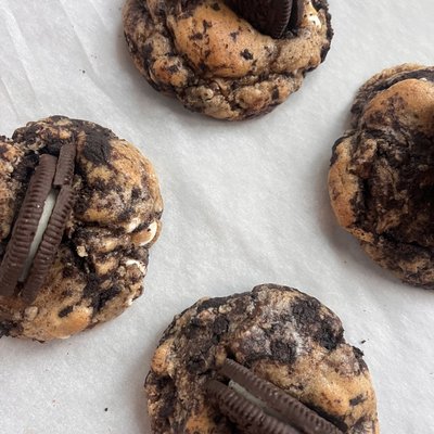 SOURDOUGH COOKIES ‘N CREAM COOKIES