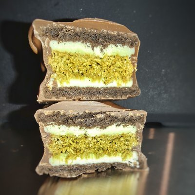 Gourmet Dubai Stuffed Oreos 