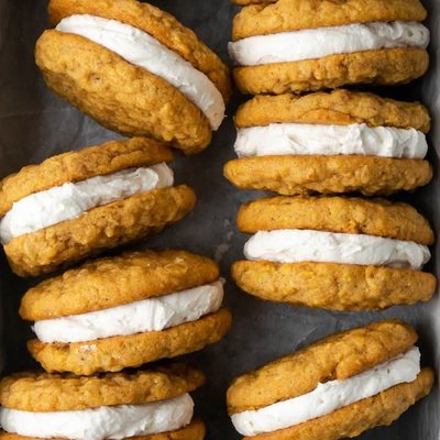 Carrot Cake Whoopie Pie With Cream Cheese 