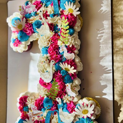 Custom Pullapart Cakes