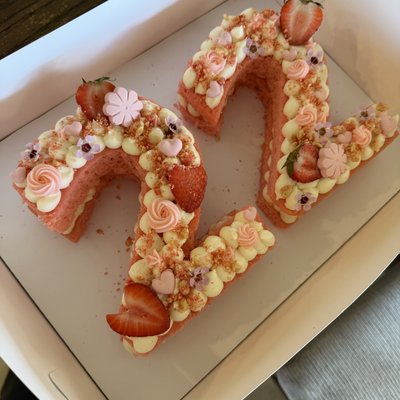 12 inch CUSTOM CAKE: classic flavor 
