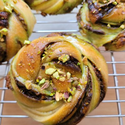 pistachio white chocolate swirl (each)