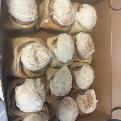 Dozen Cinnamon Rolls With Salted Maple Icing