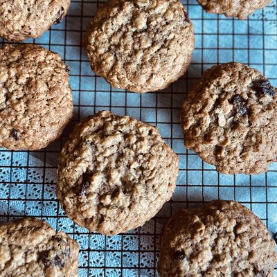 Y’Oatmeal Raisin Cookies (qty 6)
