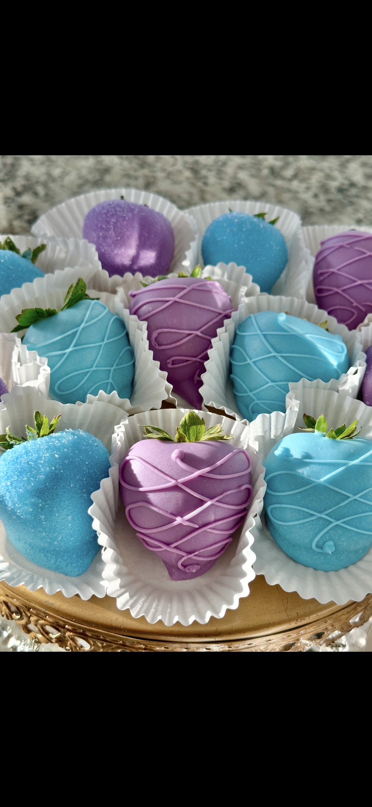 10 Gourmet Dipped Chocolate Covered Strawberries 