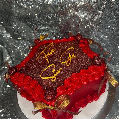 8in Star Cake