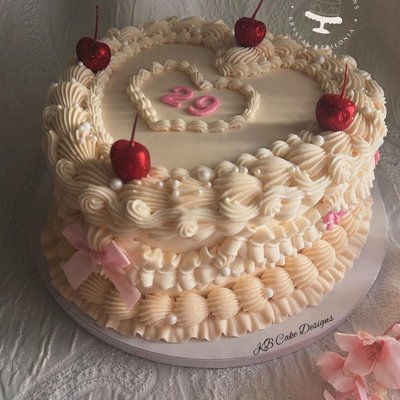 9” heart Vintage Cake (25-30 Servings)
