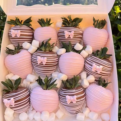 Glam Chocolate Covered Strawberries