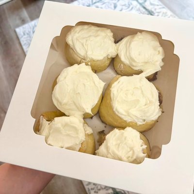6 Cinnamon Rolls 