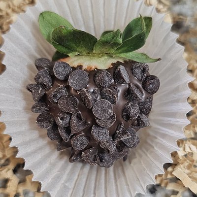 Chippy Chocolate Covered Strawberries - 6 Count