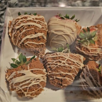 6 Biscoff Strawberries 
