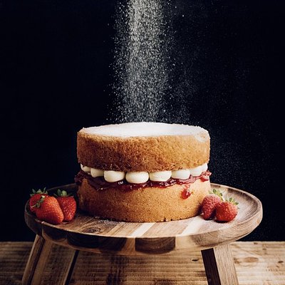 Classic Victoria Sponge 8”