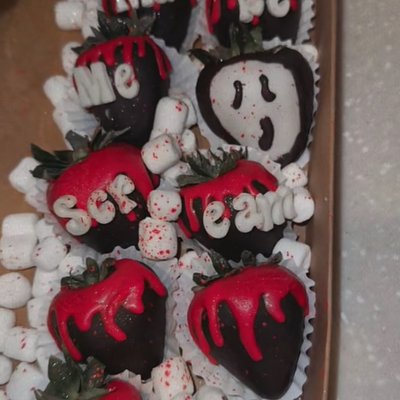 Make Me Scream berries 🖤