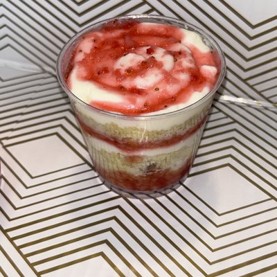 🥃 Strawberry Dream Cup - LOCAL ONLY
