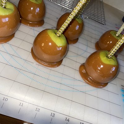 Dipped Caramel Apples 