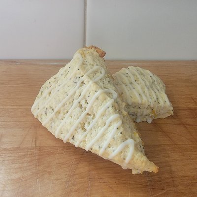 Lemon Poppyseed Scones With Lemon Glaze (8 Count)
