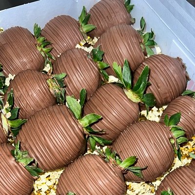 Classic Dozen Chocolate Covered strawberries 🍓 