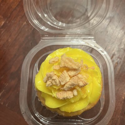 Lemony Gold cupcake