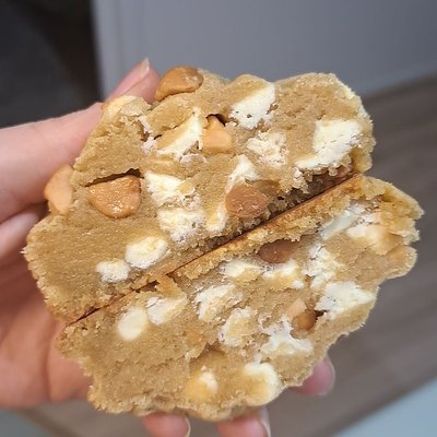 White Chocolate & Macadamia