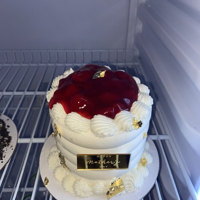 Mini Strawberry On Strawberry Cake 