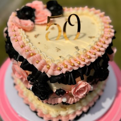 8 In 3 Layer Vintage Heart Cakes