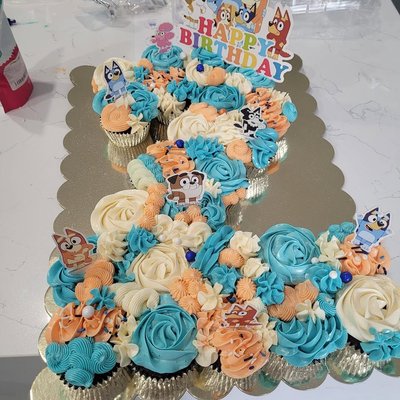 Pull Apart Cupcake Cake