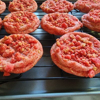 Strawberry Crunch Cookies 