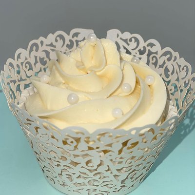 12 Cupcakes With Buttercream 