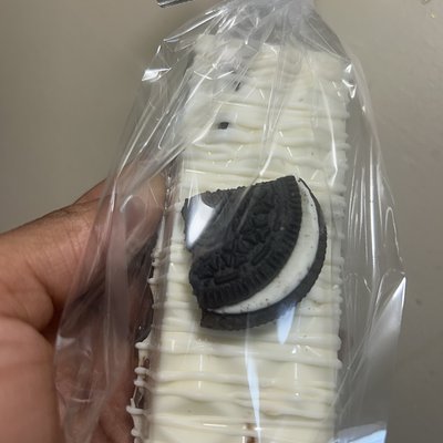 cookies & cream dubai chocolate bar