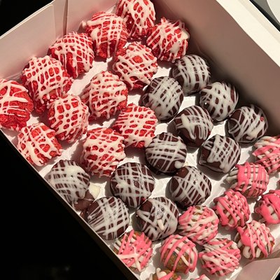 Variety box (Oreo Balls, Strawberry Crunch Truffles & Tuti-Fruity Balls)