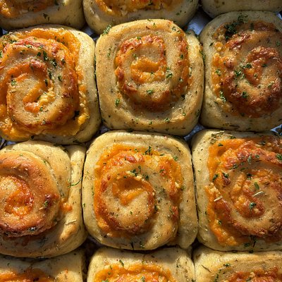 Cheddar, Garlic + Herb Rolls