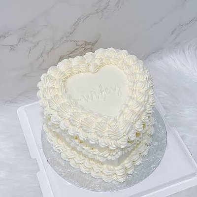 8 inch heart cake (feeds 15-20) 