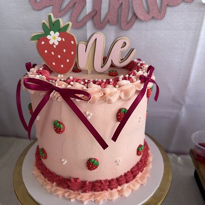 7 inch Cake (feeds 25-30)