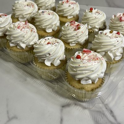 Cupcakes (a dozen) *BASE PRICE*