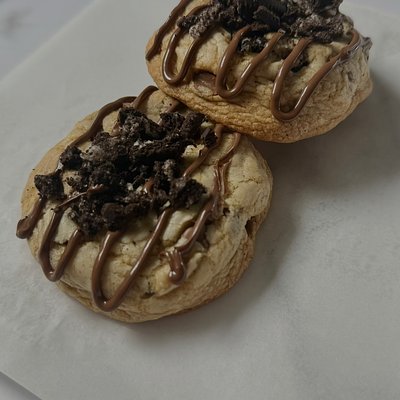 Oreo Chocolate Chip Crumble Cookie