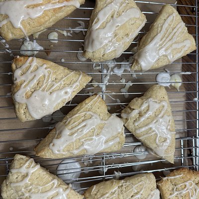 6 Vanilla Scones 
