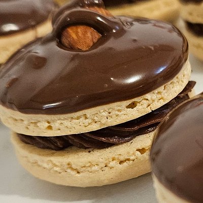 Almond macarons 
