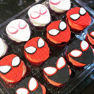 Custom Designed Cupcakes 