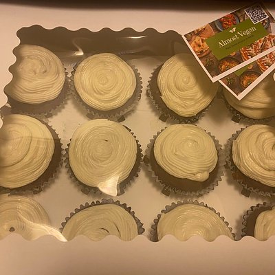 18 Vanilla or Chocolate Cupcakes w/ Buttercream Frosting
