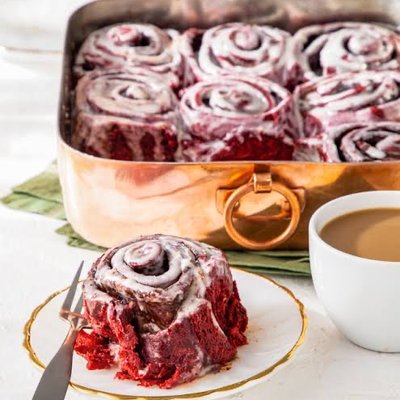 Half-Dozen Red Velvet Cinnamon Roll