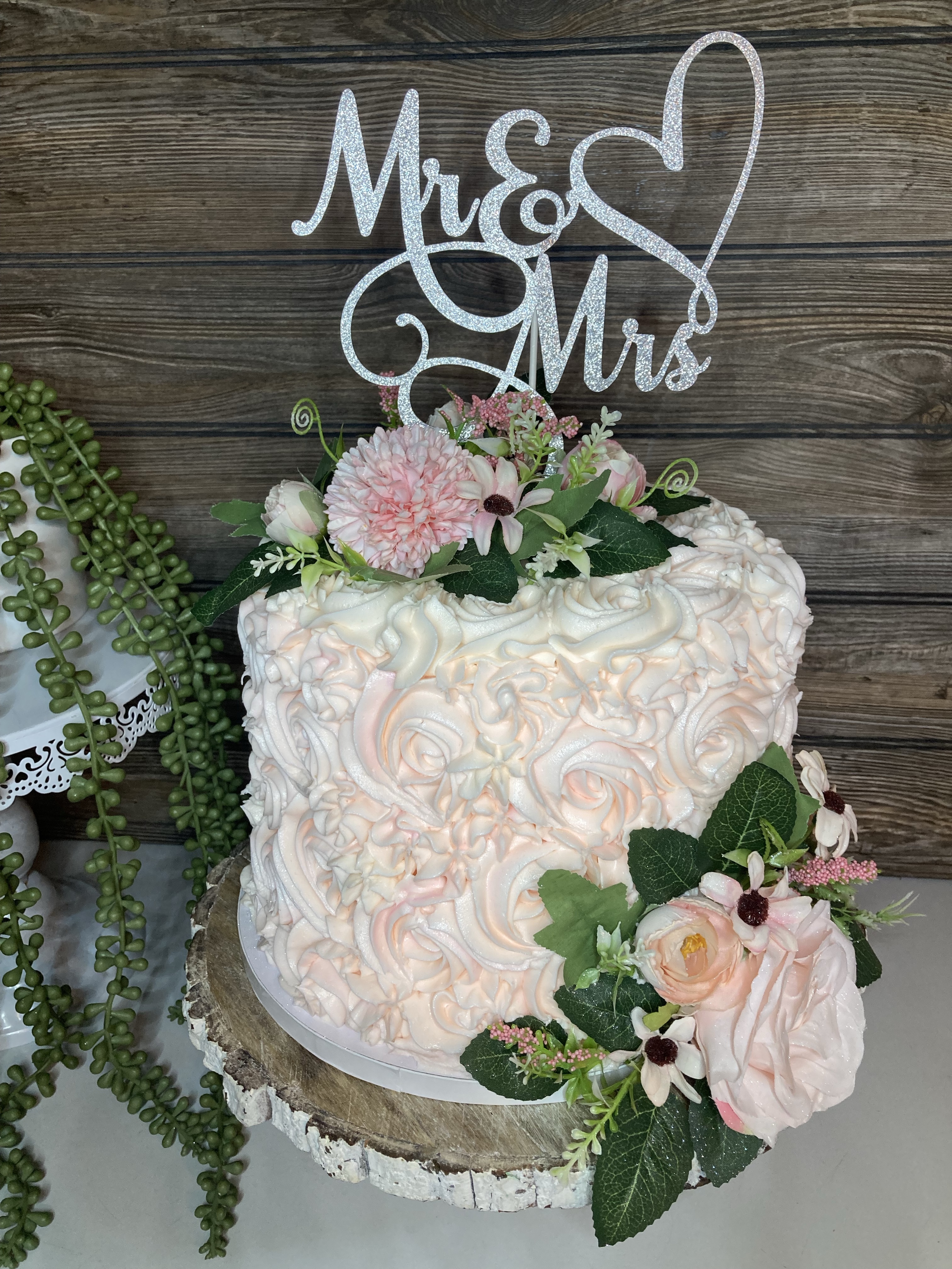 Couple’s Cutting Cake